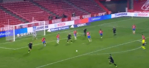 皇马主场0比2塞尔塔，心态失衡红牌左右赛果，三大进攻利器哑火