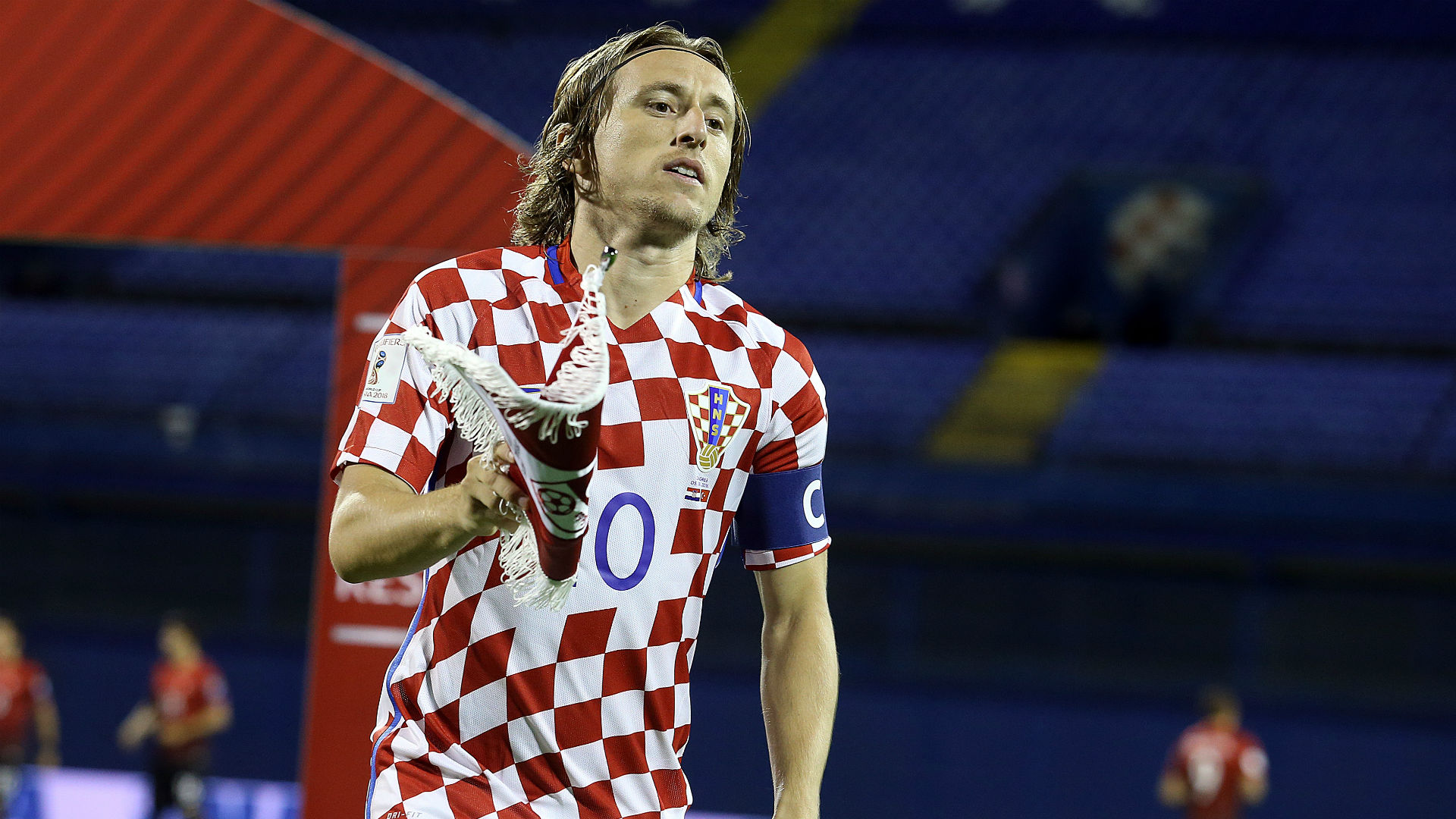 国安与河南合拍足协杯决赛宣传片：在传统足球赛中加入福瑞